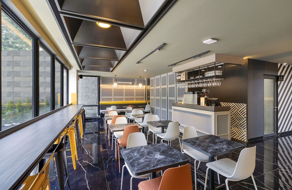 ROOMS INC Sudirman Jakarta 52/63