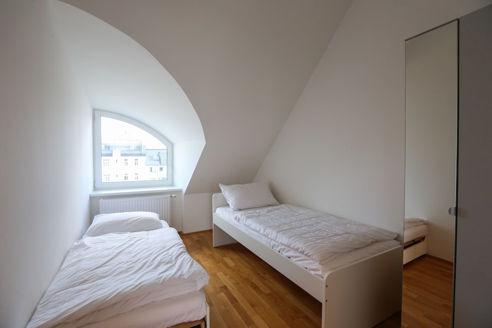 4 Beds and More Vienna Apartments 9/29