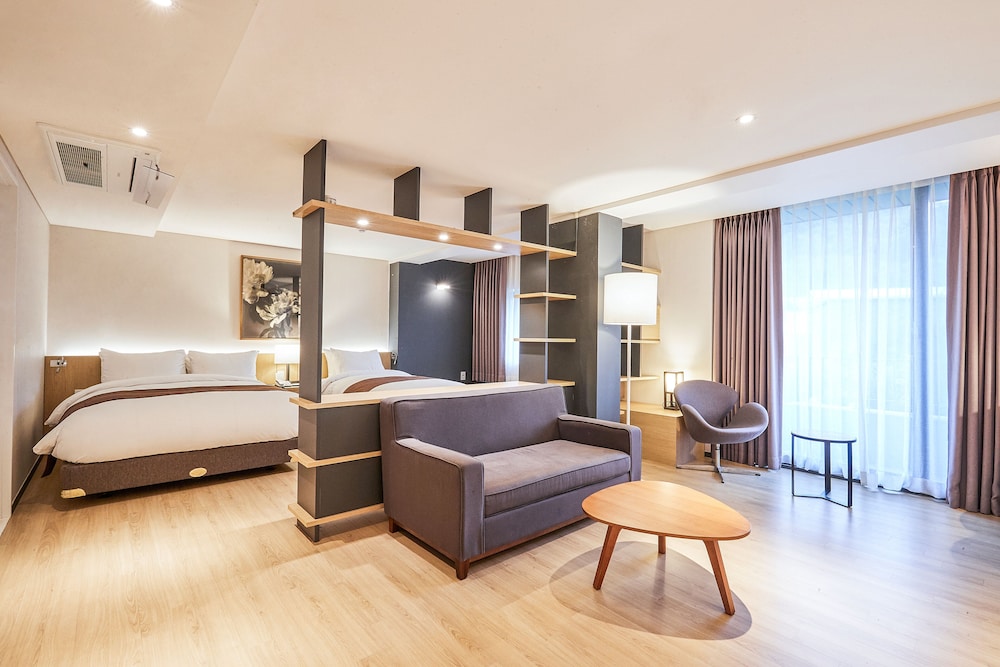 Eden Paradise Hotel 32/63