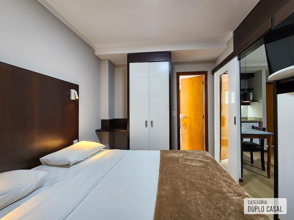 ROOM, DOUBLE BED