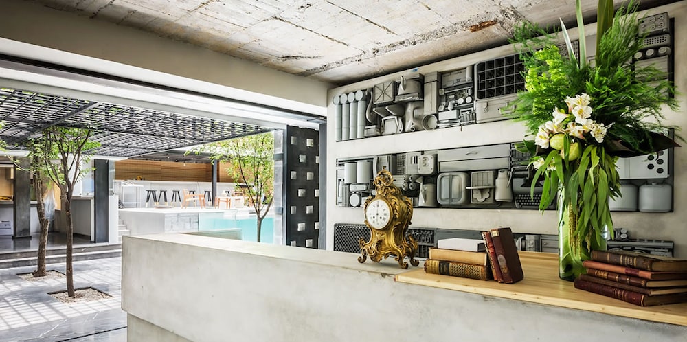 Carlota Hotel 5/50