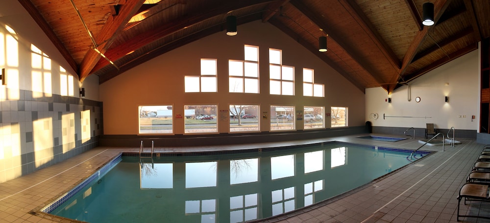 C Mon Inn Hotel Suites 11/46