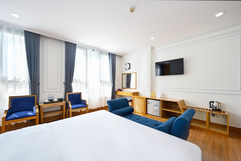 CITY, STUDIO, SUITE