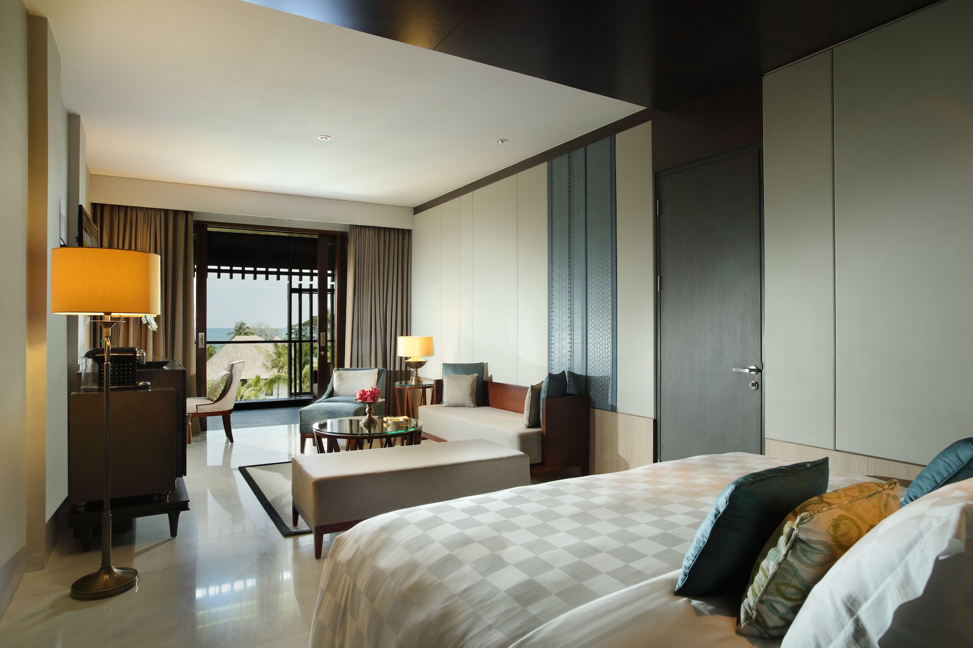 DELUXE, SUITE