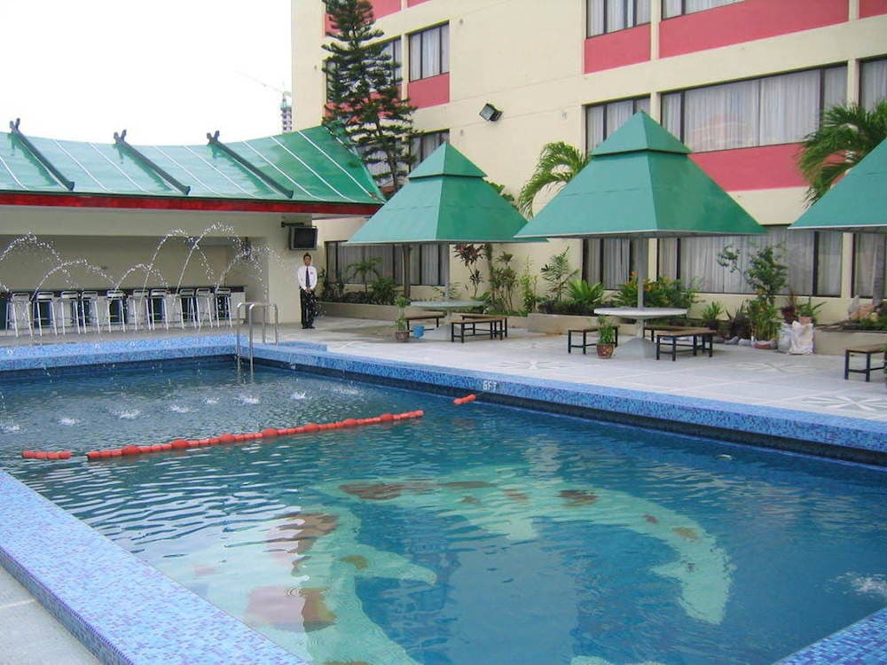 RED ROCK HOTEL 44/45