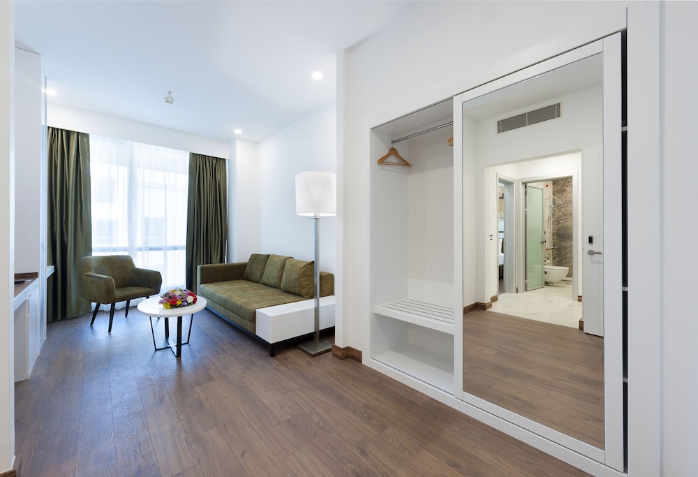 ISG Airport Hotel 39/63