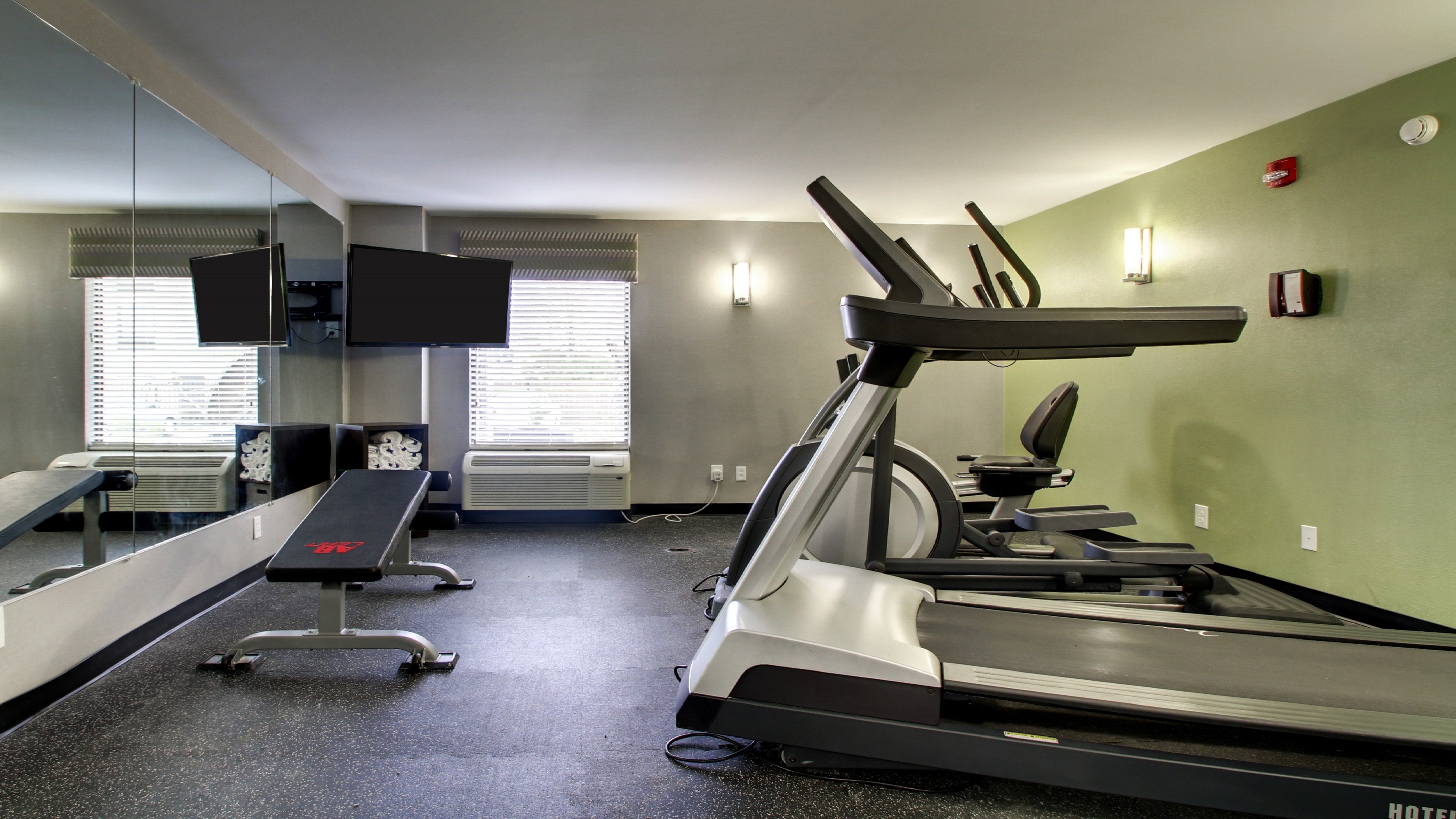 Holiday Inn Express Suites Jackson Downtown Coliseum 30/49