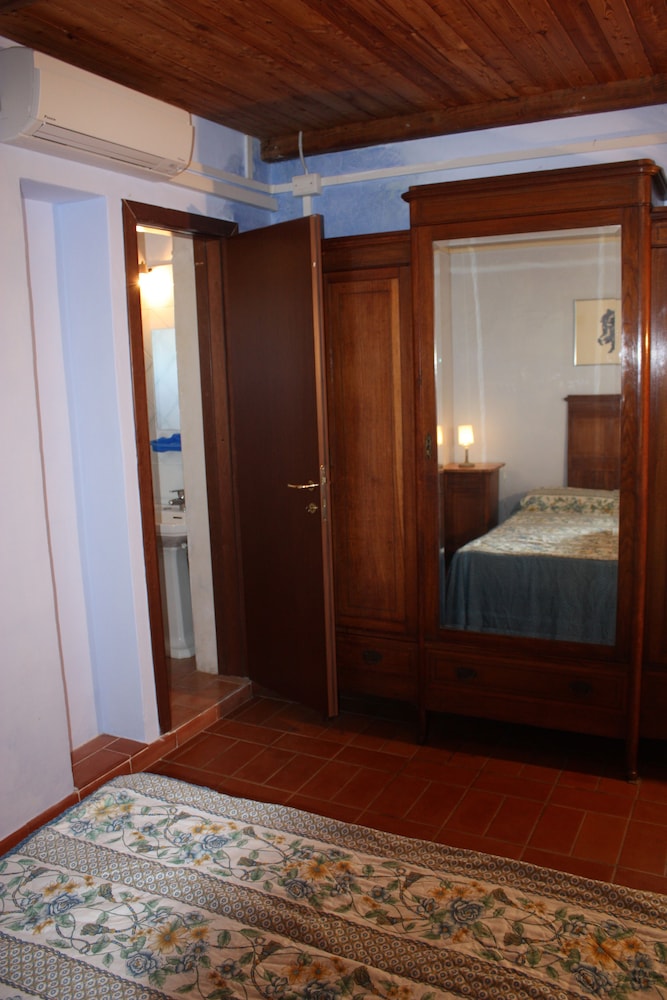 ROOM, TRIPLE
