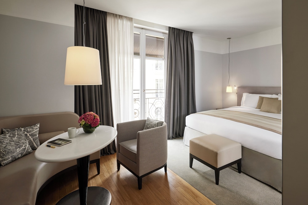JUNIOR SUITE, KING BED