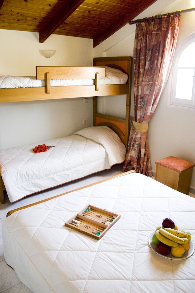 2 BEDROOMS, HOUSE