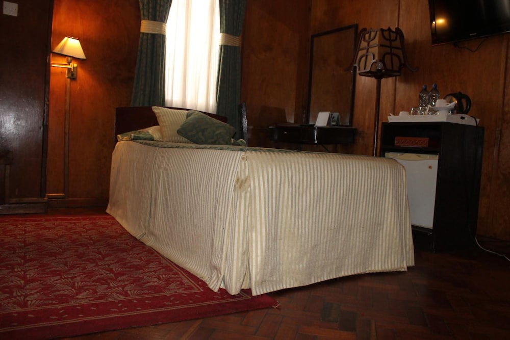 OAKWOOD HOTEL 17/53