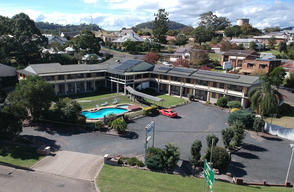 BUCKETTS WAY MOTEL 1/33