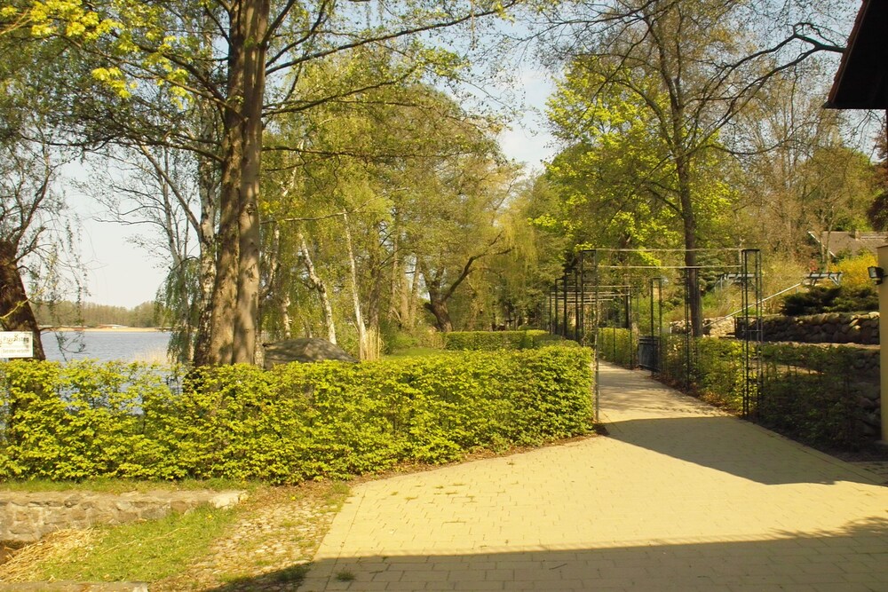 Keramik Hotel Rheinsberg 43/44