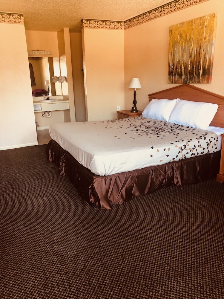 Hallmark Inn and Suites 13/22