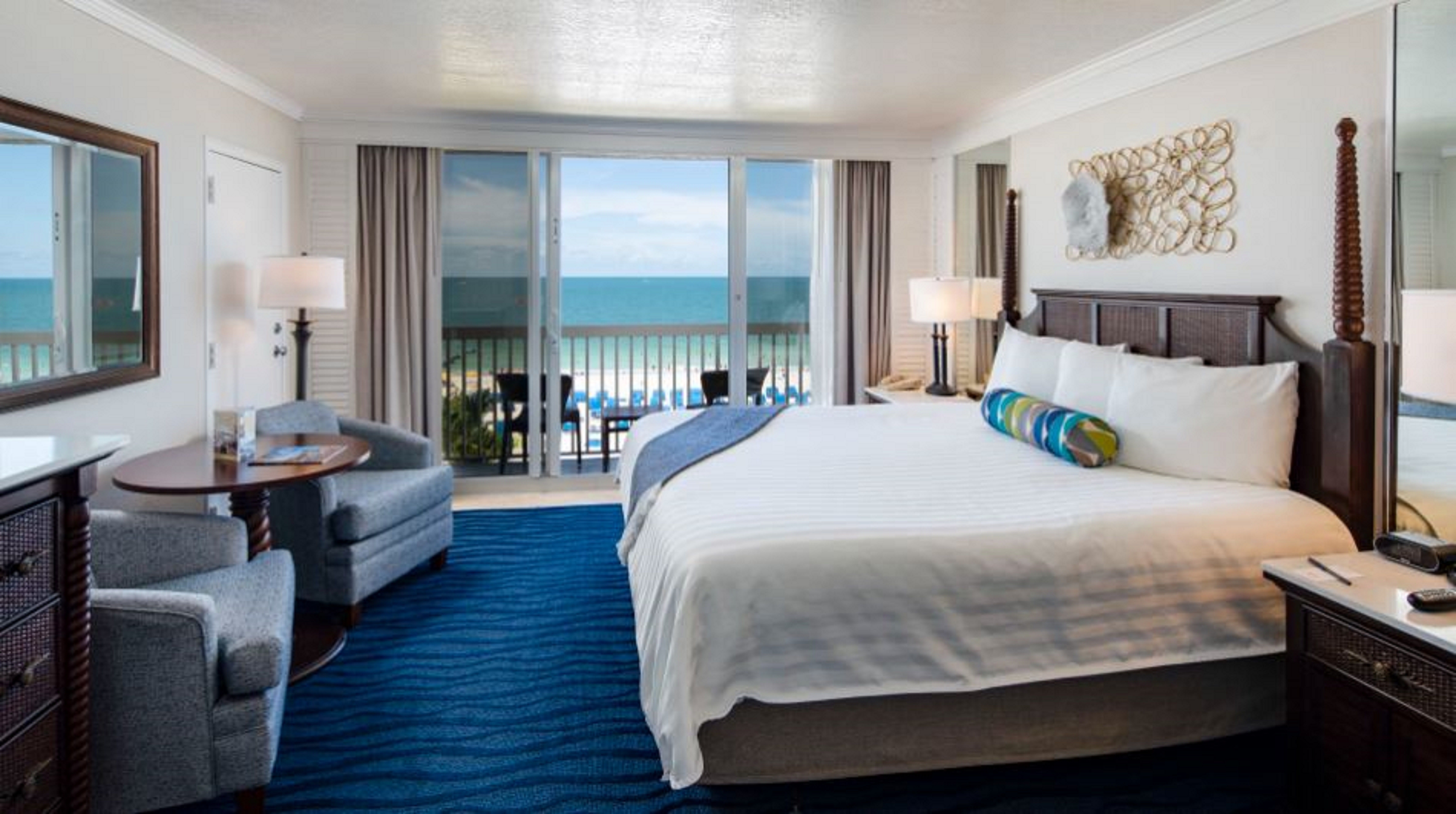 Gulf Front View With Balcony 1 King Bed