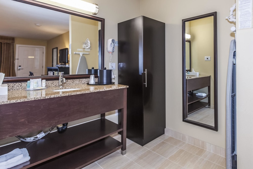 Quality Inn Merritt 11/57
