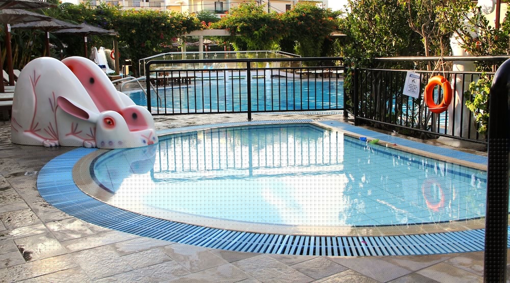 Peridis Family Resort 6/75