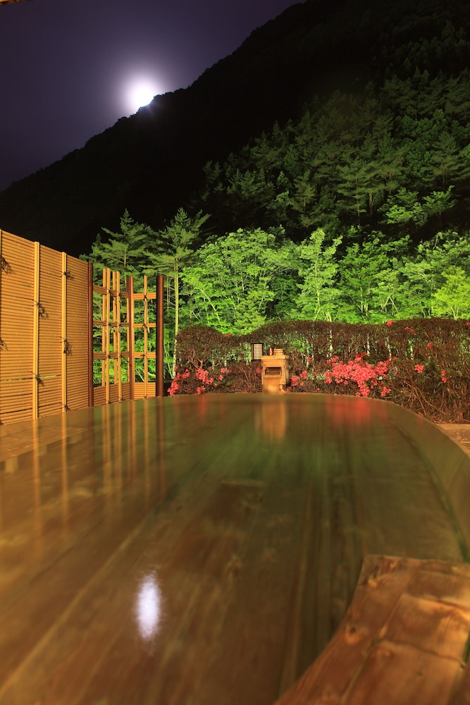 Nishiyama Onsen Keiunkan 39/40