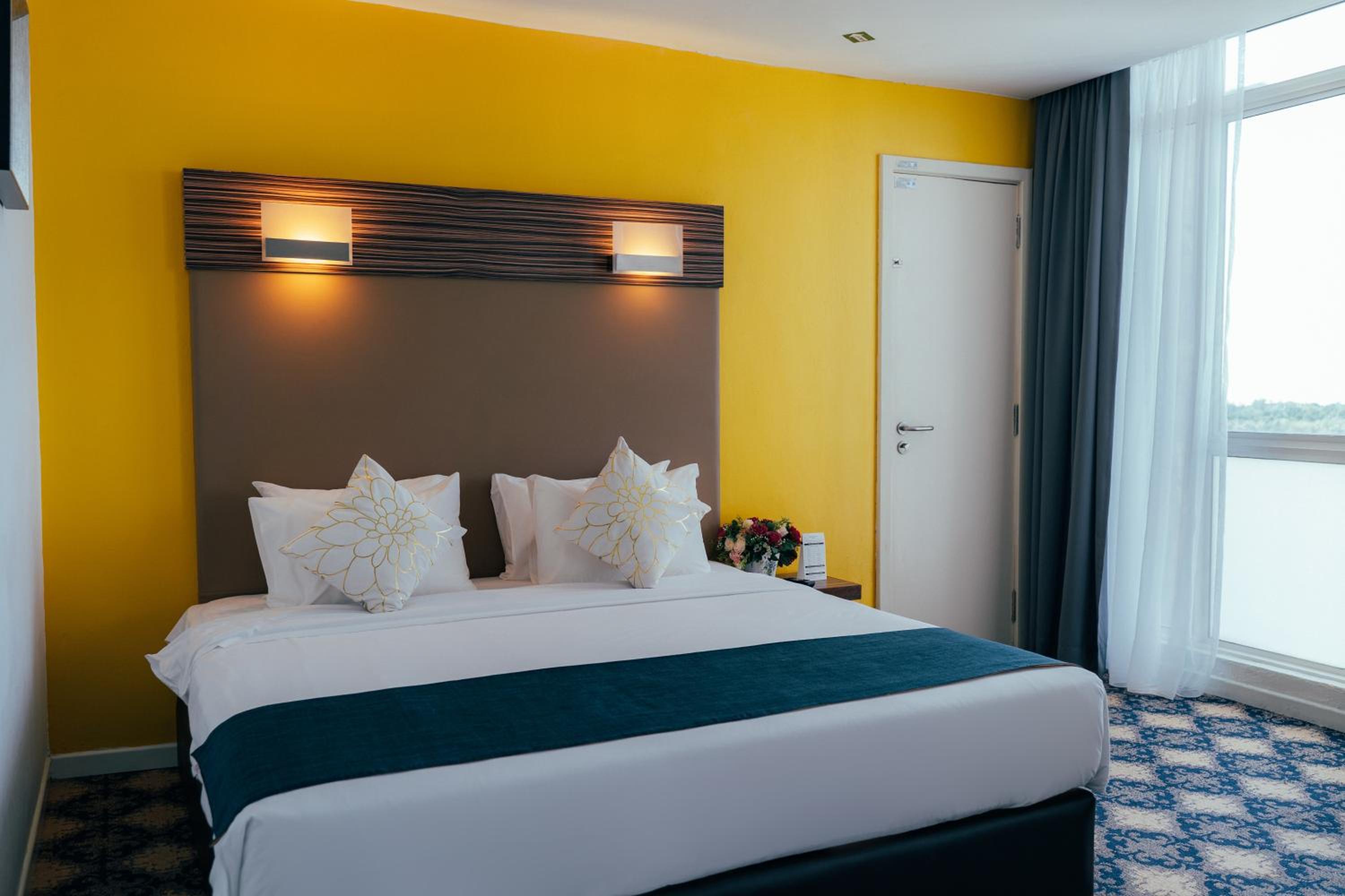 PREMIER, DELUXE, KING BED, RIVER VIEW