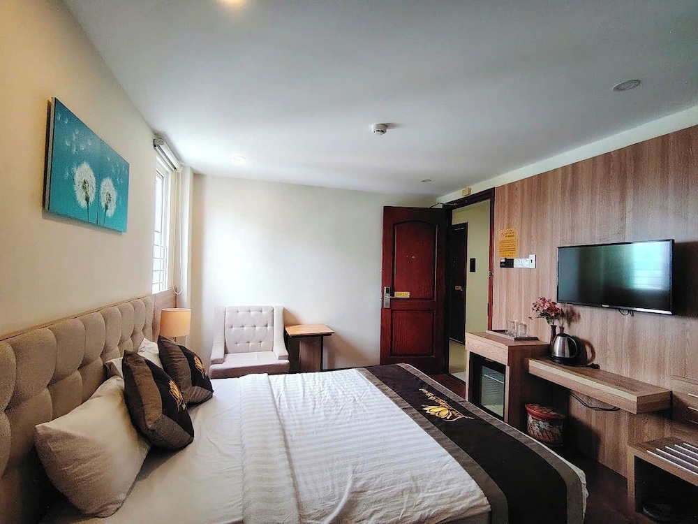 غرفة ديلوكس بسرير كوين بإطلالة على المدينة، Sen Vang Luxury Hotel 8/10