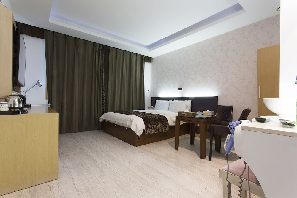 Carlton Hotel 32/62