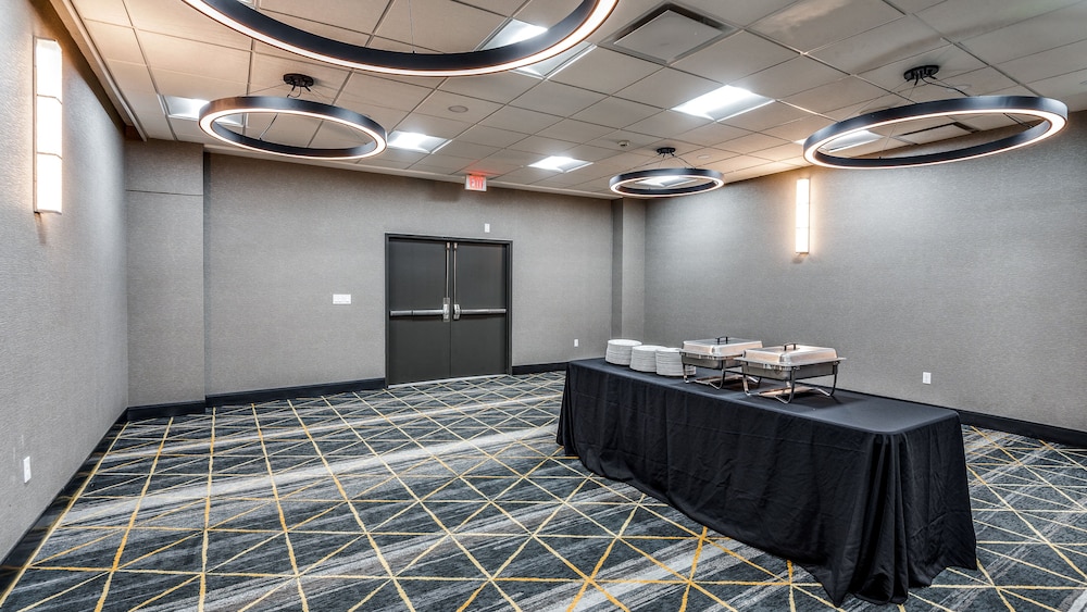 Holiday Inn Dallas Market Ctr Love Field, an IHG hotel 53/66