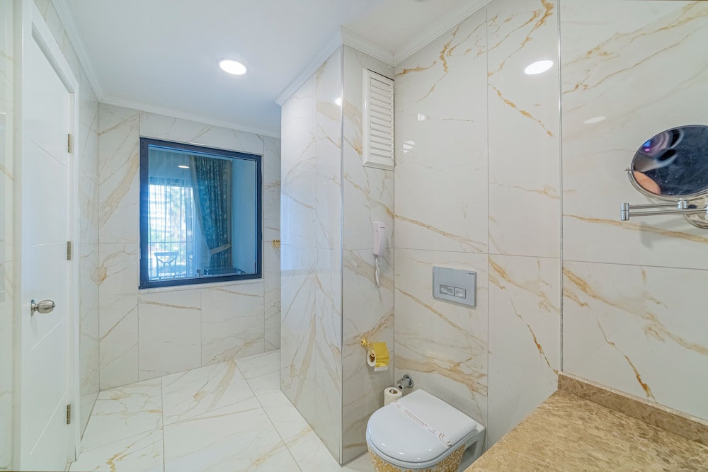 Algora Halal Hotel and Spa 50/50