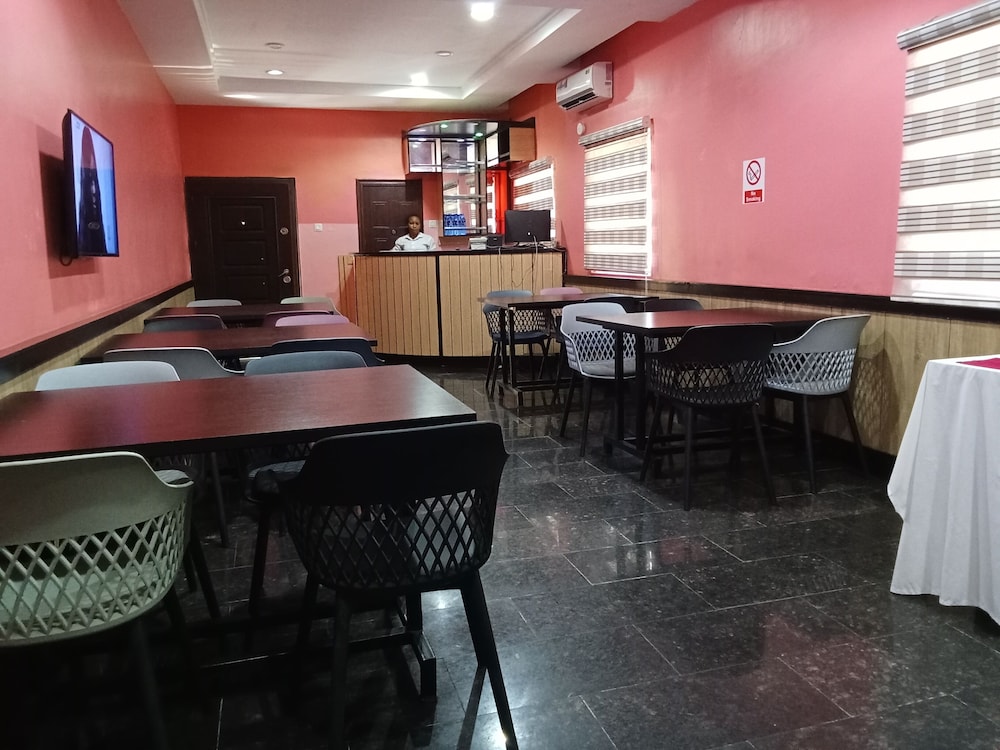 Degok Hotel 41/50