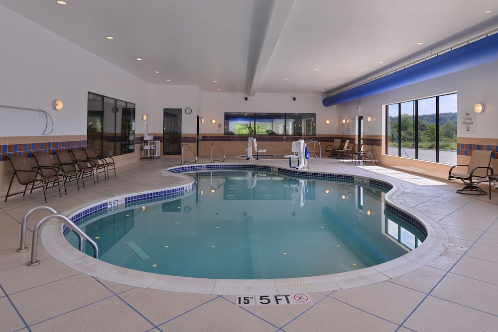 Holiday Inn Express Hotel And Suites Fairmont 5/64