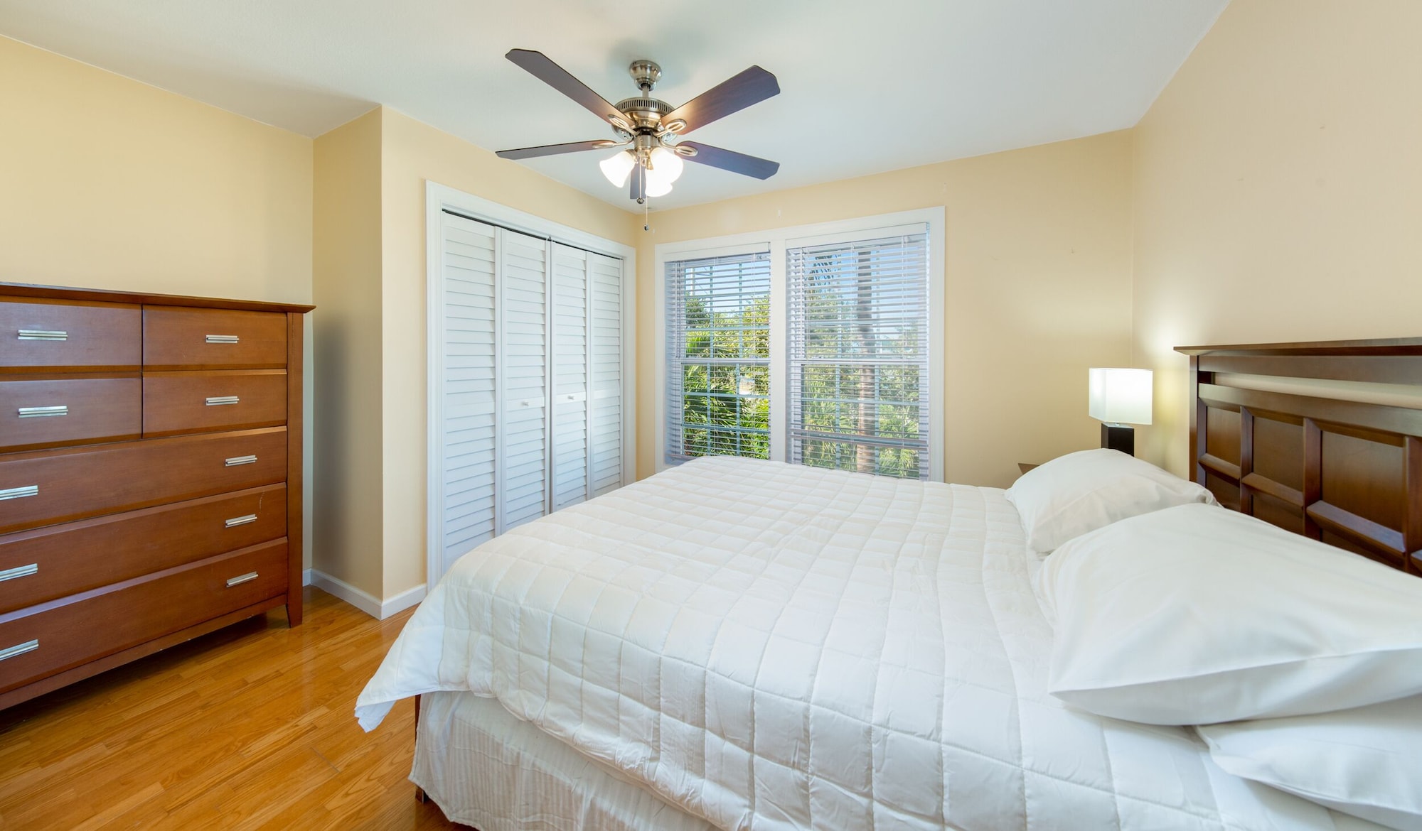 3 Bedrooms, Town House, 1 King and 2 Queen Beds, Canal View, 3 Bathrooms, Main Building