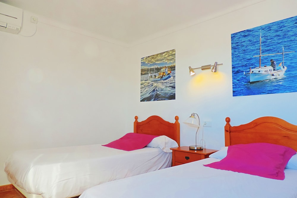 Marblau Hostal 8/50