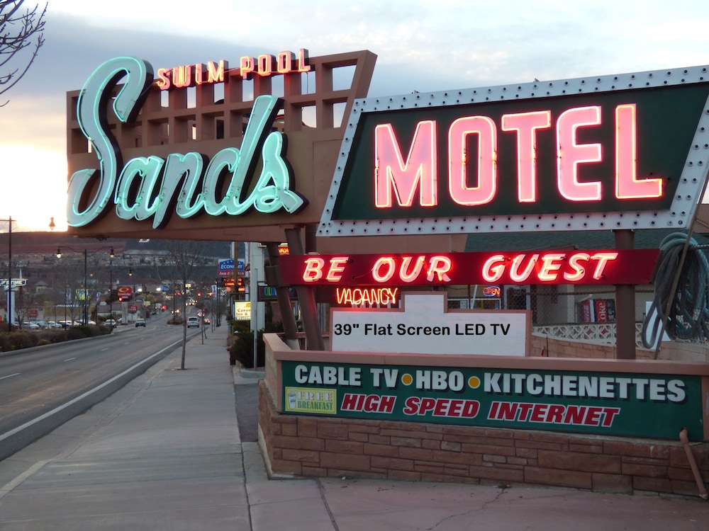 Sands Motel 22/28