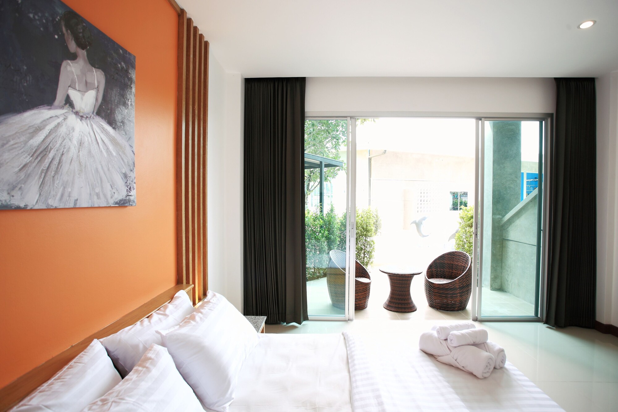 Room, King Bed, Pool Access