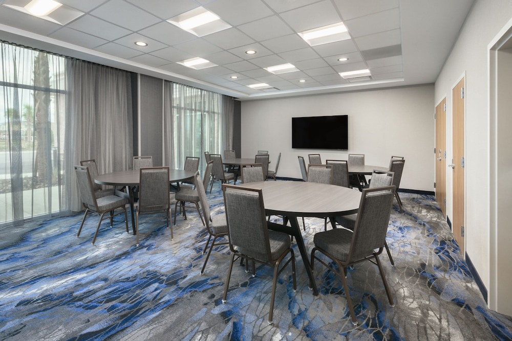 Fairfield Inn & Suites by Marriott Orlando at Millenia 17/30