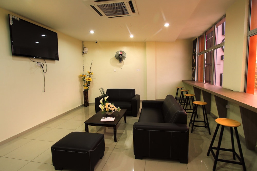 Max Inn Suite Hotel 21/24