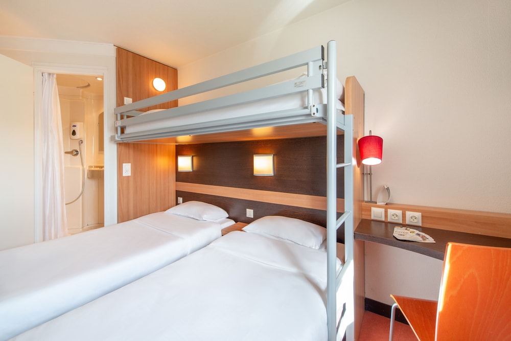 B&B Hotel Cholet Nord 24/64