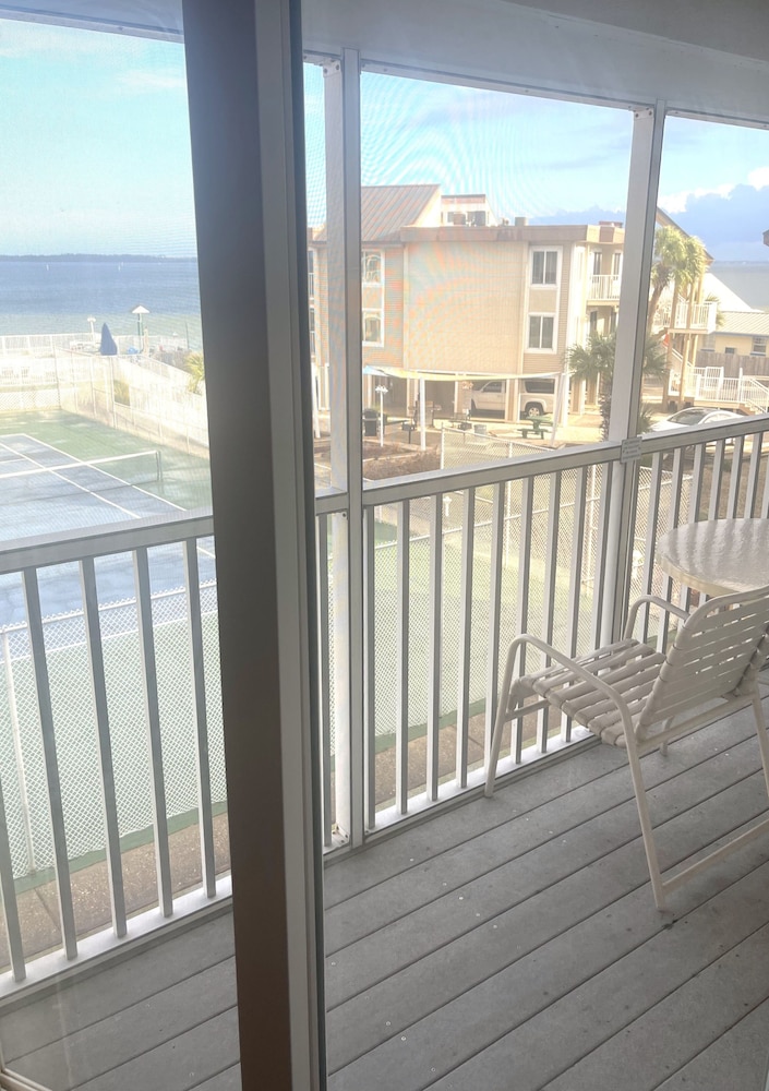 Soundside Holiday Beach Resort 42/64