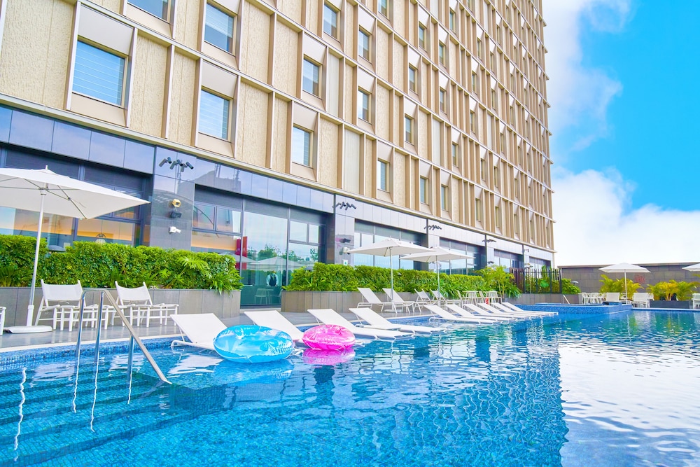 Hotel Collective 4/50
