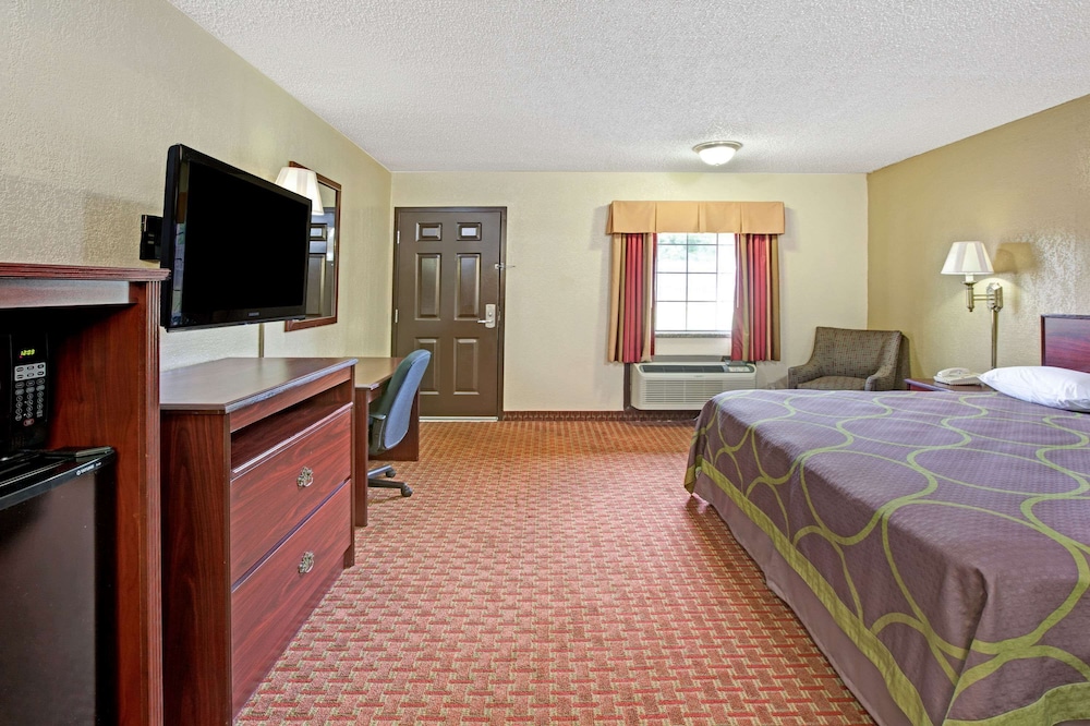 Super 8 By Wyndham Shawnee 26/48