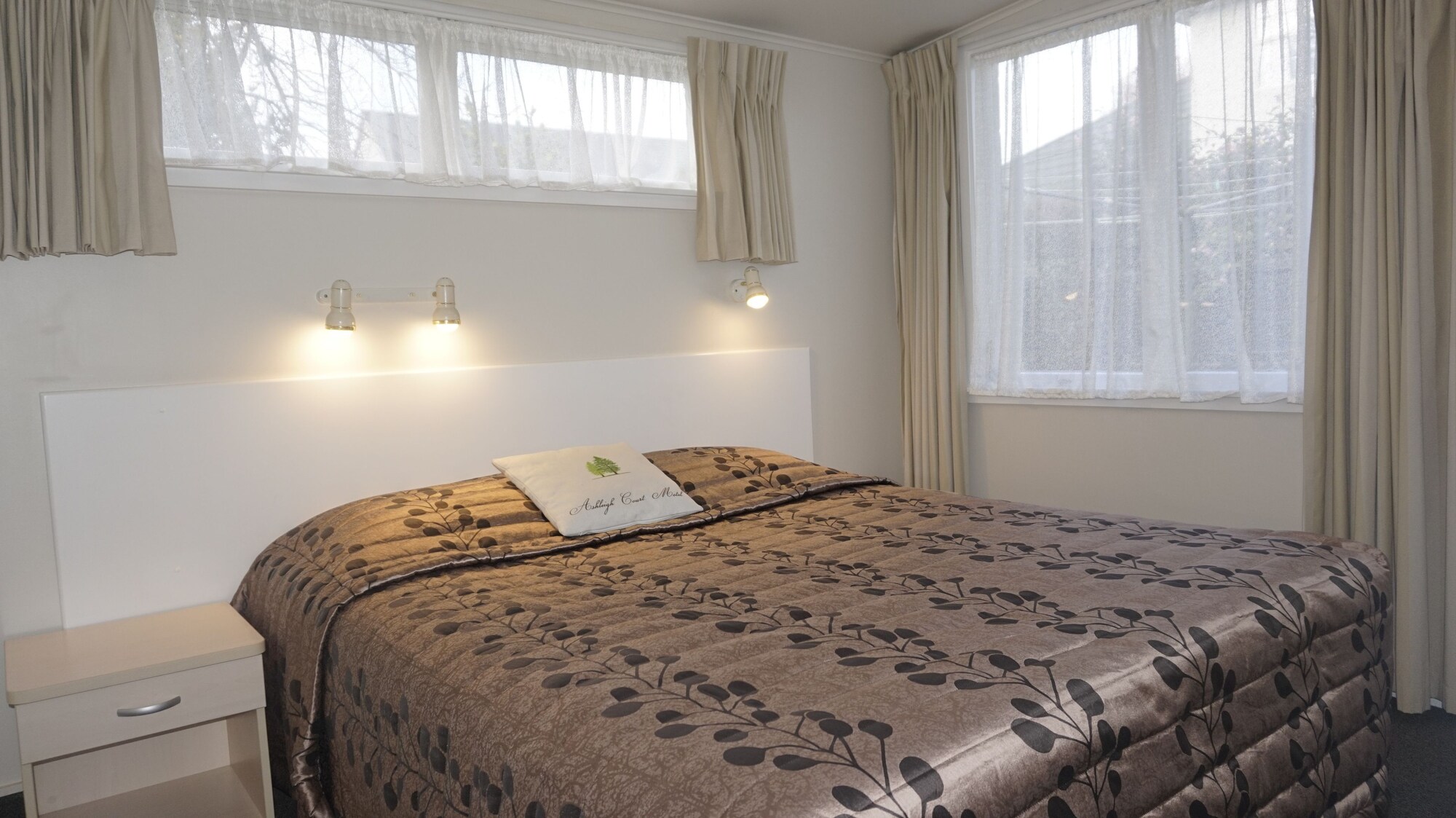 1 BEDROOM, EXECUTIVE, SUITE, KING BED