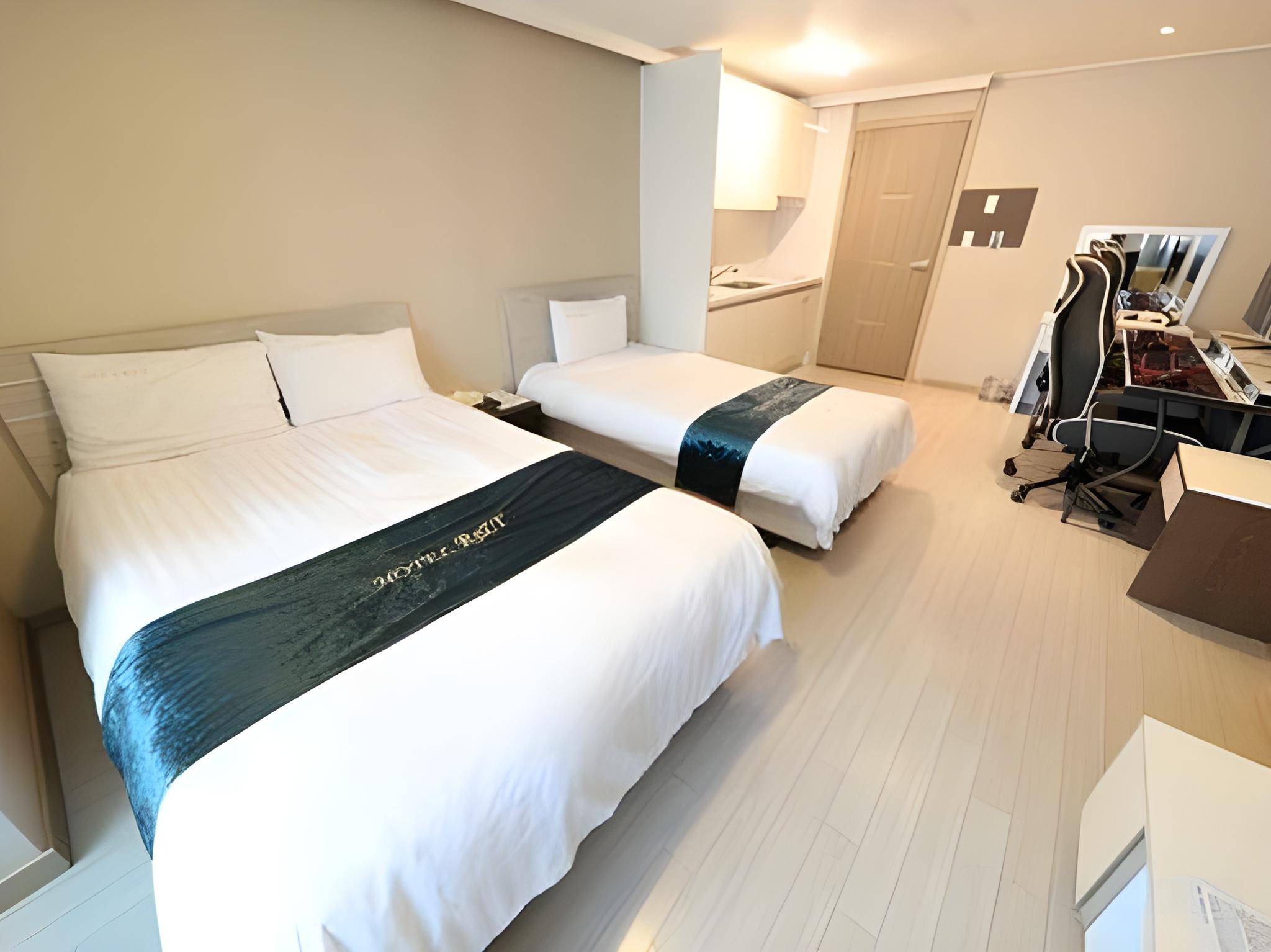 Female Dorm, Female Only, Single Bed