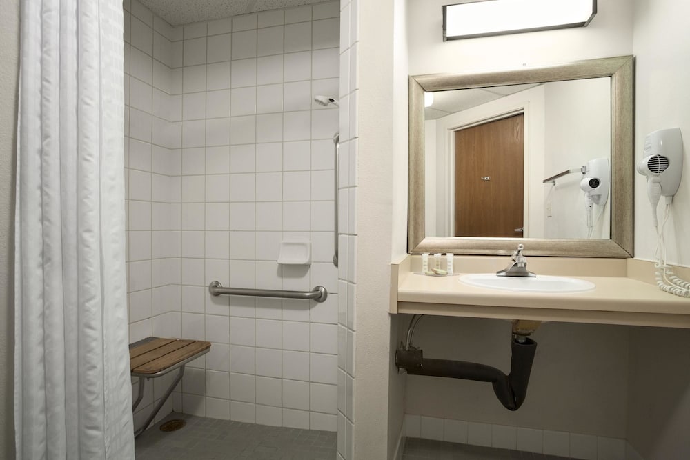 Super 8 by Wyndham Westminster Denver North 10/21