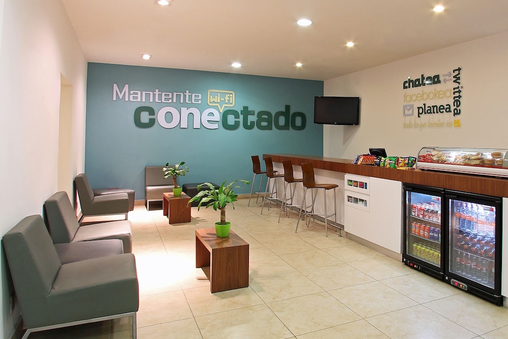 One Queretaro Aeropuerto Hotel 52/63