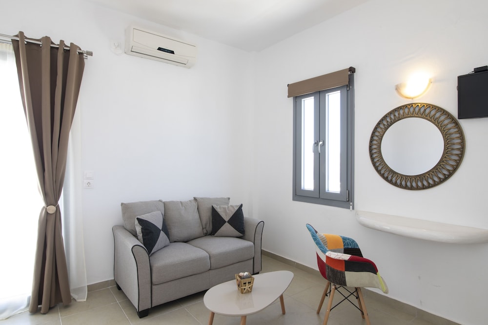 Thira S Dolphin Hotel 37/72