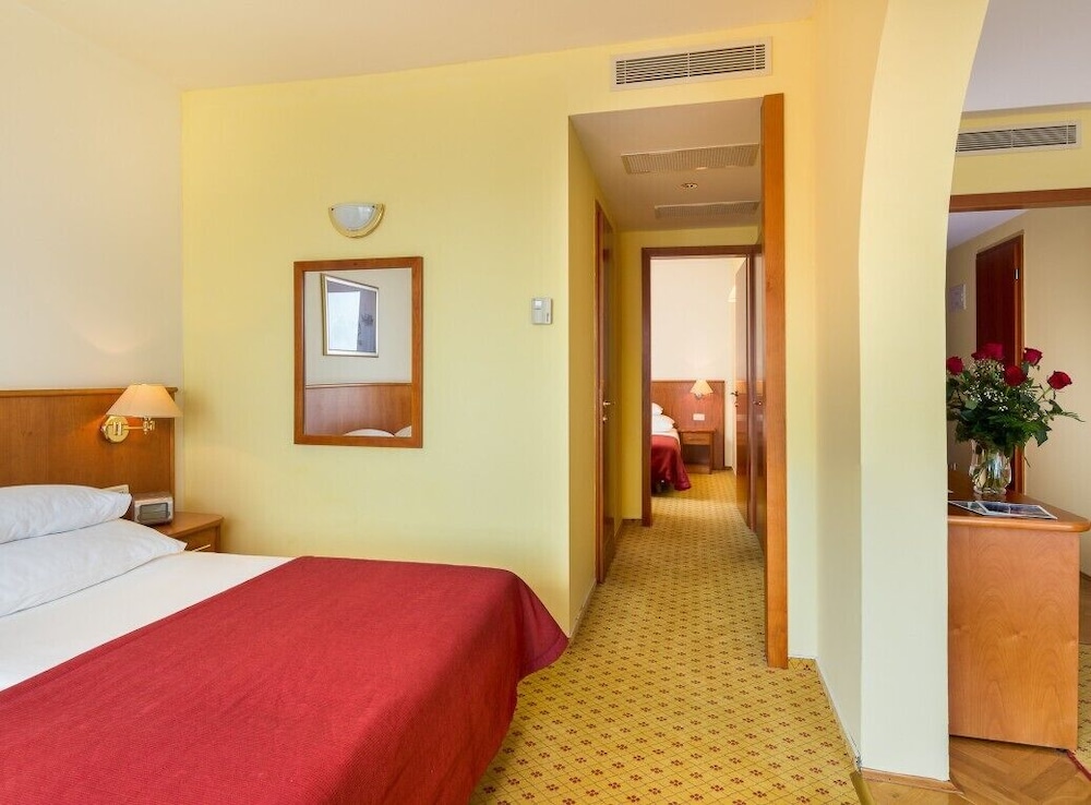 Hotel Zora 5/42