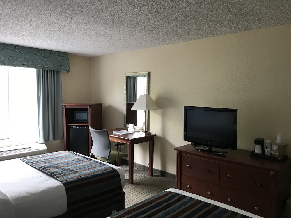 Baymont By Wyndham Gainesville I-75 32/46