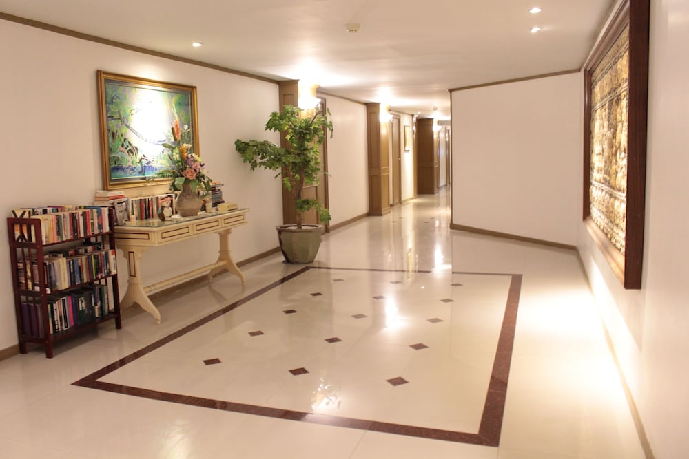 City Beach Resort 34/49