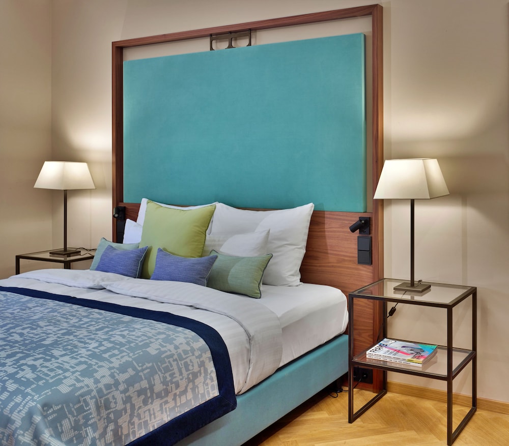 CLASSIC, QUEEN BED, SOFA