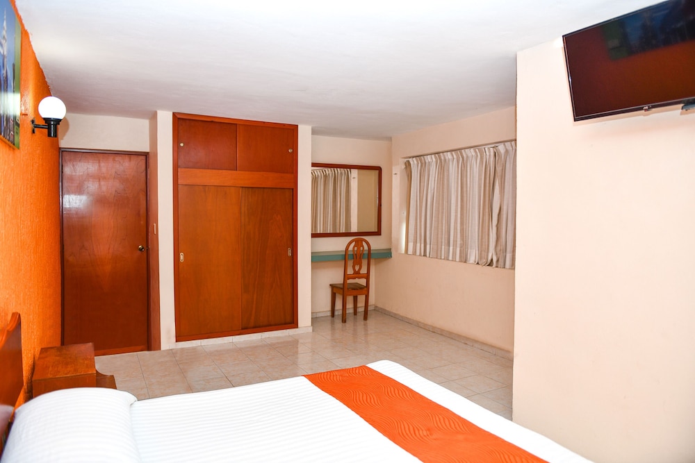 Uxulkah Hotel 40/60