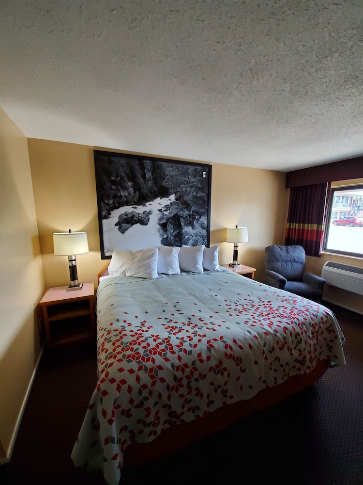 Scottish Inns Ashland 7/29